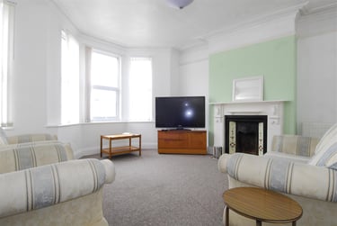 4 bed house, Derry Avenue, North Hill, Plymouth, PL46BH - Image 2